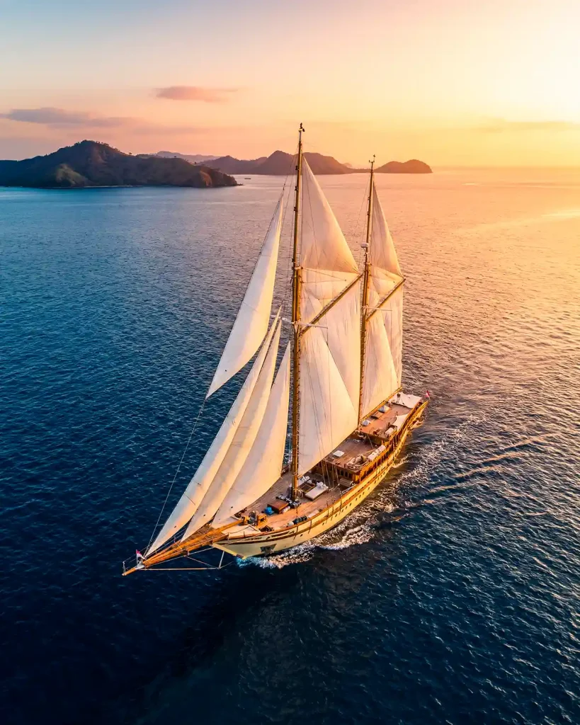 LAMIMA — 全球最大木製 Phinisi 帆船 | Komodo Luxury 船隊