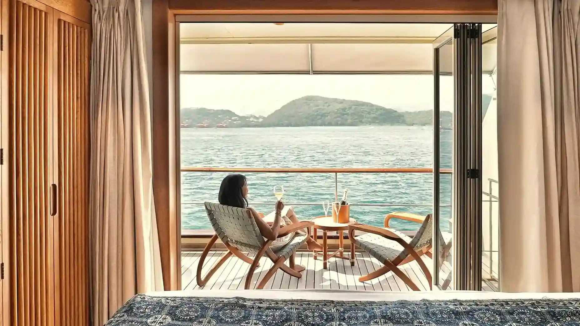 豪華船宿套房示例 — Kudanil Explorer 海景露台主人艙
